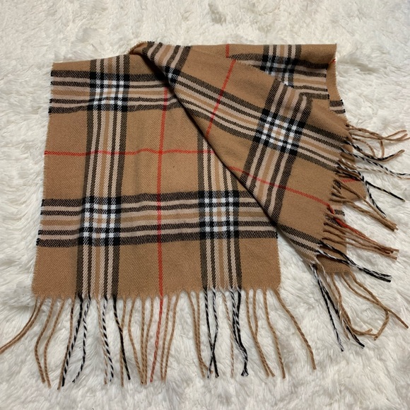 Accessories - !3/25! Burberry print tan scarf